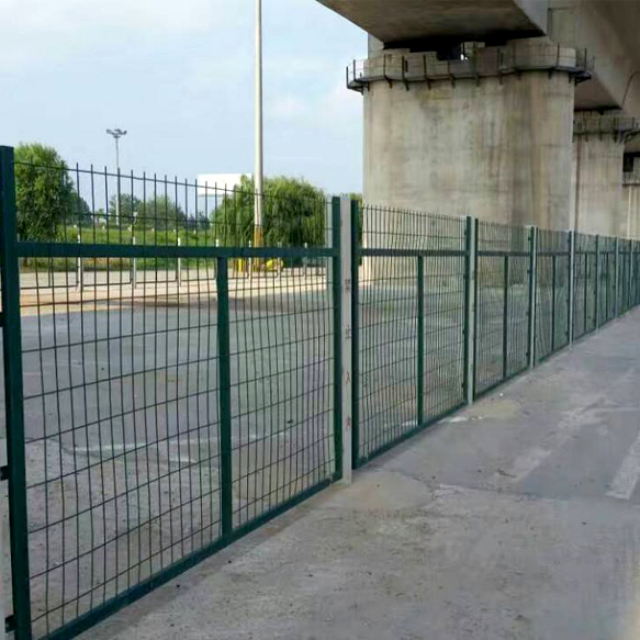 高速鐵路護(hù)欄網(wǎng)-防護(hù)柵欄8002圖片4 高速鐵路護(hù)欄網(wǎng)-防護(hù)柵欄8002圖片4